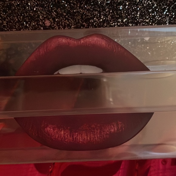 Huda Beauty Demi Matte Cream Lipstick💋Bawse Shade.NIP.🔺FIRM🔺 - Picture 9 of 9